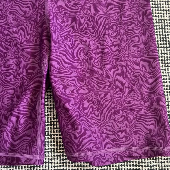 Under Armour Purple Swirl Compression 8” Shorts Size M - Picture 5 of 11